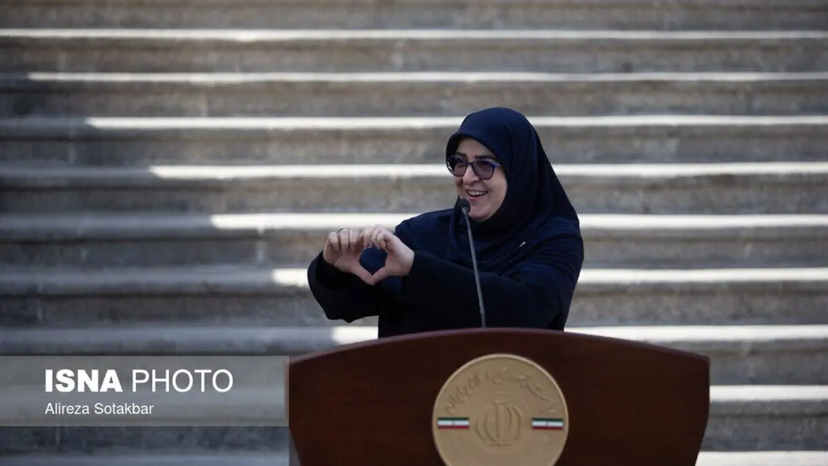 ماجرای قلب نشان دادن سخنگوی دولت به خبرنگاران چه بود؟