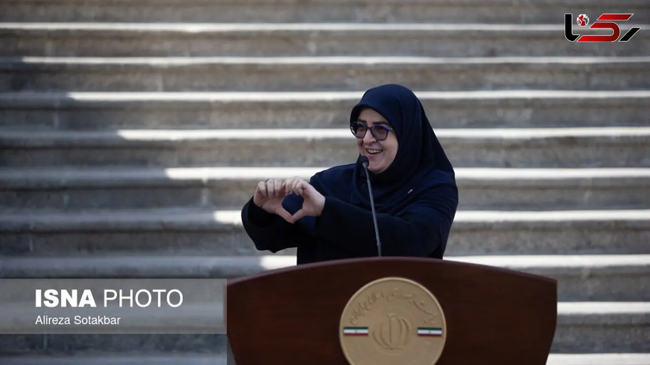 فیلم / ماجرای قلب نشان دادن سخنگوی دولت به خبرنگاران چه بود؟