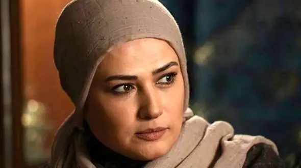 فیلم  موتورسواری خانم بازیگر در خیابان های تهران  / پلیس چگونه مجوز داد ؟!