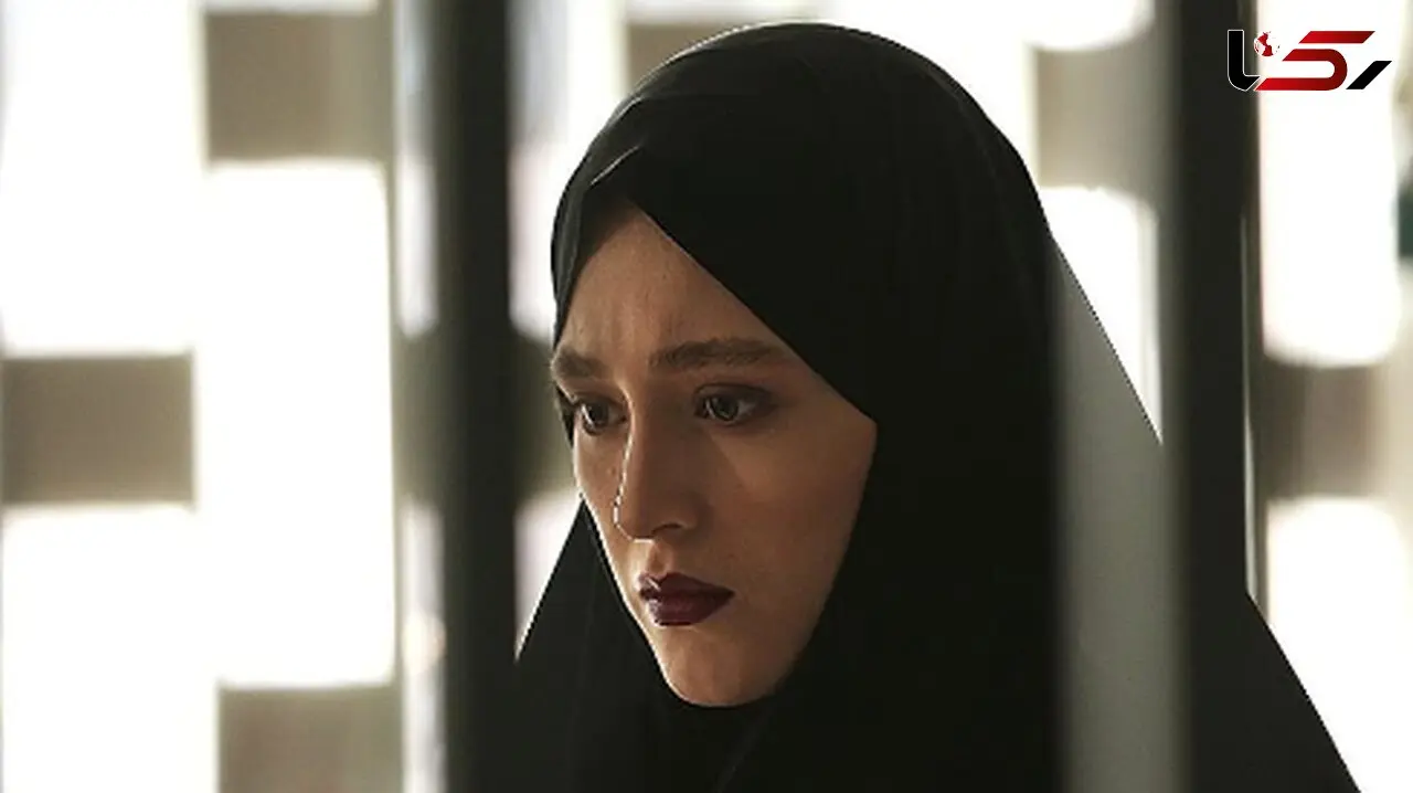 ژست خاص فرشته حسینی با سیگار/ این دختر همه جا سیگار دستشه