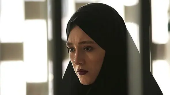 ژست خاص فرشته حسینی با سیگار/ این دختر همه جا سیگار دستشه