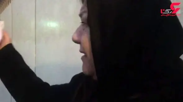 اشک های دردناک زن کهنسال با نوای اذان در پلاسکو / این زن غم سنگینی دارد+ فیلم