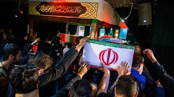 تصاویر غمگین از وداع تلخ با شهدای حمله تروریستی تهران