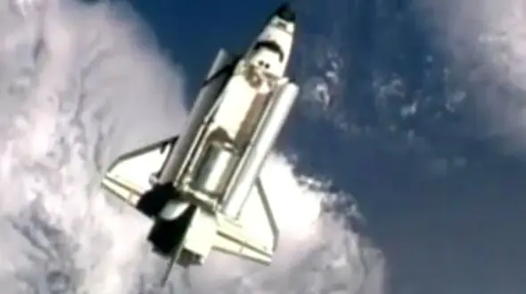 لحظه ای زیبا از پهلوگیری شاتل آتلانتیس در ایستگاه فضایی + فیلم و عکس