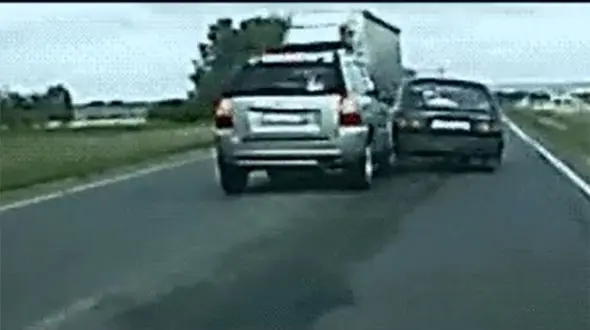 فیلم لایی کشیدن وحشتناک شاسی بلند که جان یک راننده زن را گرفت + تصاویر