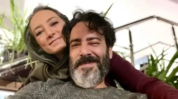 فیلم/ تراشیدن موهای نیما فلاح در دورهمی؛ فقط واکنش همسرش، سحر ولد بیگی رو ببینید