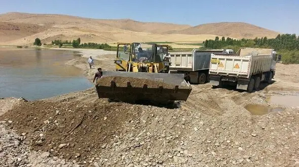 عبادی: صدور مجوزهای بیشتر برای برداشت شن و ماسه از بستر رودخانه ها خطای بزرگی است 