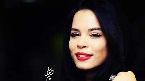 عکس / ملیکا شریفی نیا: همیشه در حق اونی که .....ظلم میشه ولی خب اخلاق  ....