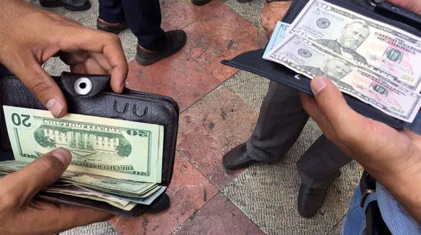 آیا تار و مار دلالان ارز قیمت ها را کاهش می دهد؟