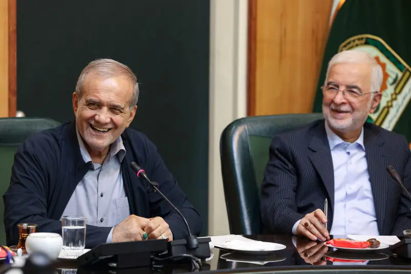 دیدار دکتر مسعود پزشکیان با فرماندهان فراجا و بازدید از ستاد فرماندهی انتظامی در سه شنبه 15 مهر 1404