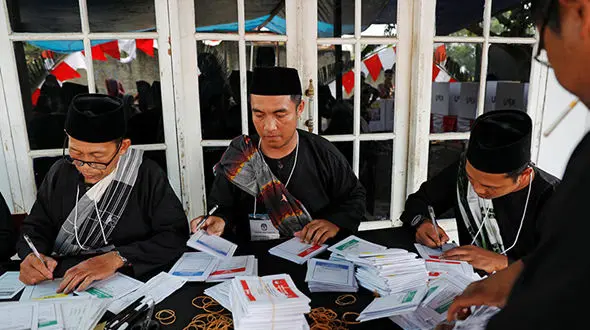 مرگ 92 نفر به علت کار بیش از حد در هنگام شمارش آرا در انتخابات اندونزی