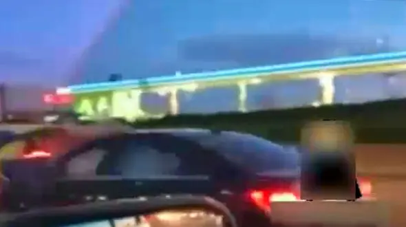 چشم چرانی مرد مزاحم حادثه آفرید + فیلم و عکس