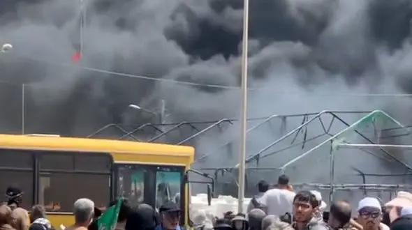 فیلم آتش‌سوزی یک موکب در مرز مهران /  یک زن جانش را از دست داد