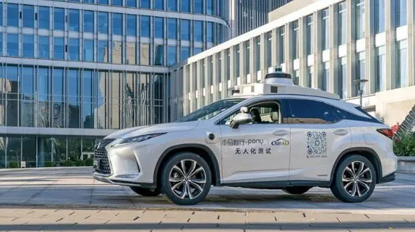 فیلم/ تصاویر تاکسی بدون راننده در چین! 