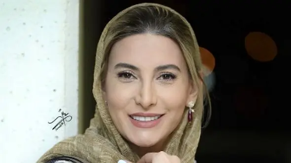 گوشواره جواهر شیک فریبا نادری برای یک مهمانی شام خودمانی در رستوران + عکس