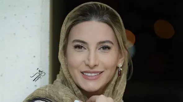 گوشواره جواهر شیک فریبا نادری برای یک مهمانی شام خودمانی در رستوران + عکس