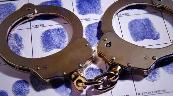 فیلم مستند از عملیات پلیس در درگیری با قاچاقچیان / 2 مامور زخمی شدند