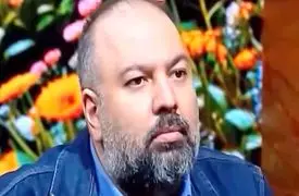 فیلم خاطره علی اوجی بعد از سکته پدرش/ سر مزارش نمیروم/تا زمانی که زنده بود روزی 48 بار بهش غذا میدادم!