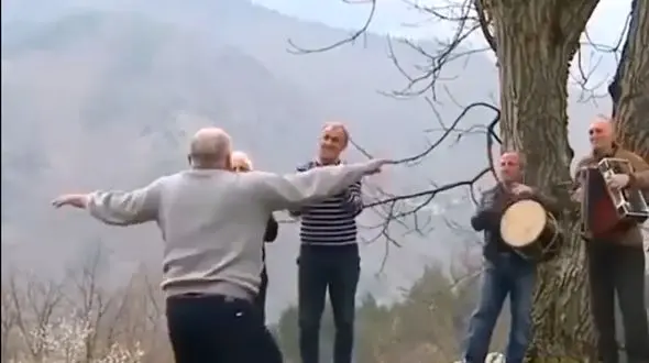 فیلم آواز و رقص جذاب ایرانی در این روزهای جام ملت های آسیا !