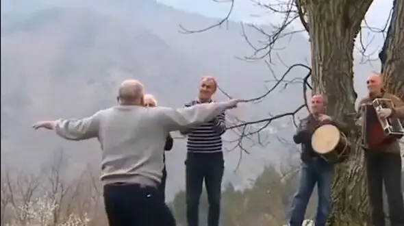 فیلم آواز و رقص جذاب ایرانی در این روزهای جام ملت های آسیا !