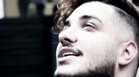 دانلود آآواز باشکوه  آرون افشار  / هنگ جدید گیسو پریشان / آتش عشقت در جان من افتاد در دام چشمت شدم گرفتار ...  متن