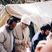 فیلم / حضور بدون اطلاع قبلی رهبری انقلاب و پسرشان با لباسی متفاوت برای آگاهی از وضعیت مردم و نان خشک خوردن ایشان