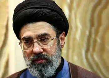 عکس قیمت و مارک  کفش  اسپورت سیدمجتبی خامنه‌ای فرزند رهبری سوم انقلاب ! / با دیدن برند و قیمتش شوکه می شوید