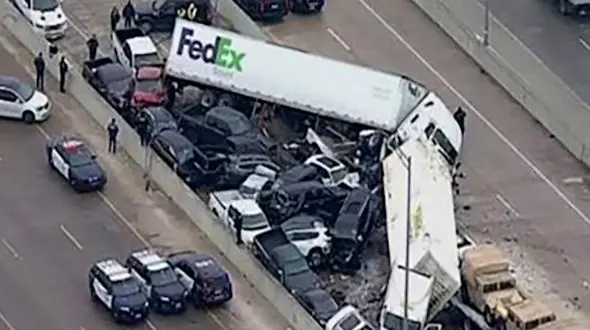 از حادثه وحشتناک برای آتش نشان تا تصادف عجیب