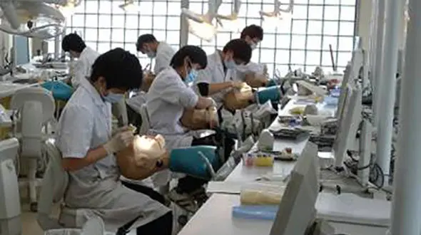 پذیرش بدون شرط در دانشگاه های دندانپزشکی چین / داندانپزشک چینی هم به بازار می آید