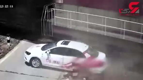 تصادف قطار با خودروی آموزش رانندگی + تصویر