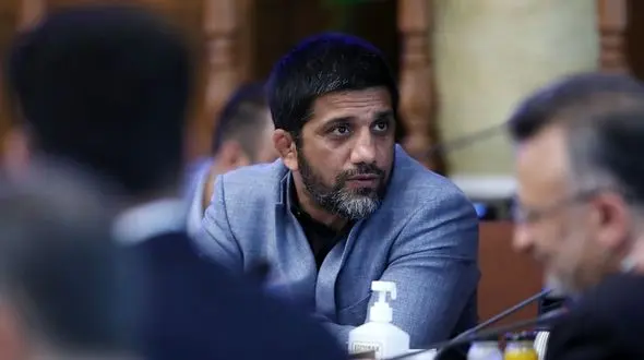 دبیر: به بچه های ایران ظلم شد / حق بازگشت به عقب نداریم