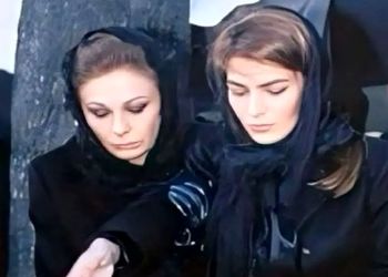 سفر در زمان/  فرح دیبا با ظاهری ژولیده سرمزار لیلا پهلوی/ سال 1387