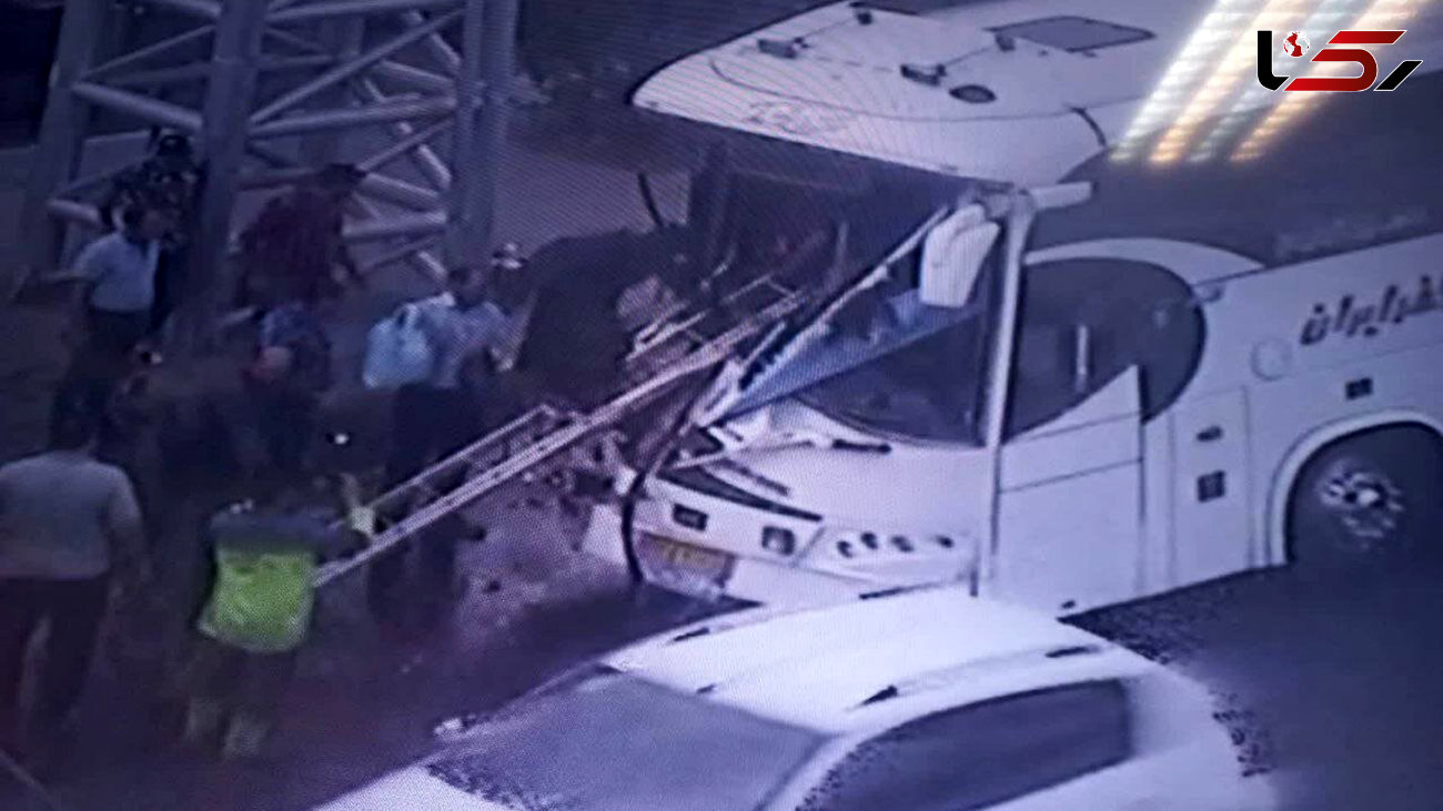 تصادف خونین بی آر تی با اتوبوس  مسافربری در چهارراه یافت آباد + جزییات و عکس