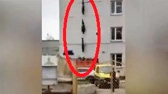 راز جنازه های آویزان از ساختمان بیمارستان چه بود ؟ / قاچاق جسد یا جنازه های کرونایی ! + عکس