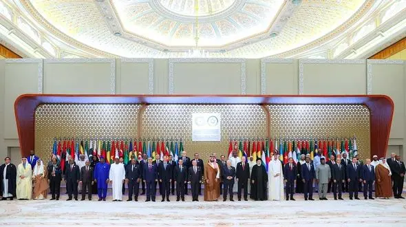 رئیسی با استقبال محمد بن سلمان  وارد محل برگزاری اجلاس فوق ‎العاده سران کشورهای اسلامی شد