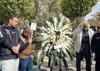 فیلم / رفتار تاسفبار بازیگران این روزها / فقط استوری ؟! / حضور تعداد اندکی از بازیگران در مراسم خاکسپاری همایون ارشادی / از مصطفی زمانی، فرهاد آئیش، لیلا بلوکات تا حسن پورشیرازی و...