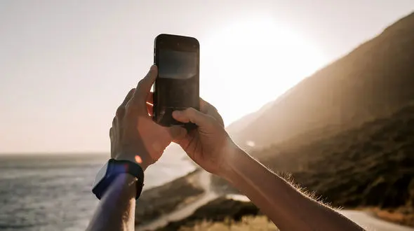 عوارض نگاه کردن طولانی مدت به صفحه گوشی موبایل