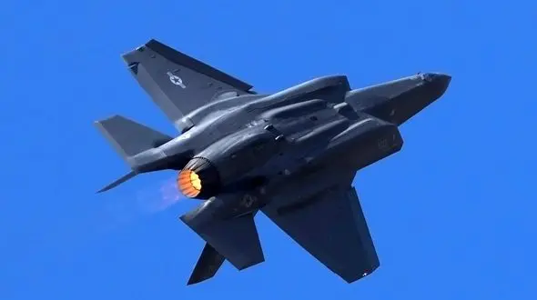 فرمانده آمریکایی: هیچ حمله موشکی از سوی ایران به جنگنده‌های ما صورت نگرفت