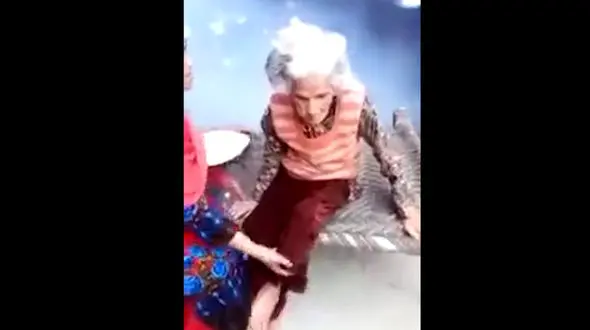 فیلم دردناک از زندانی شدن یک مادر توسط پسرش + عکس / هند