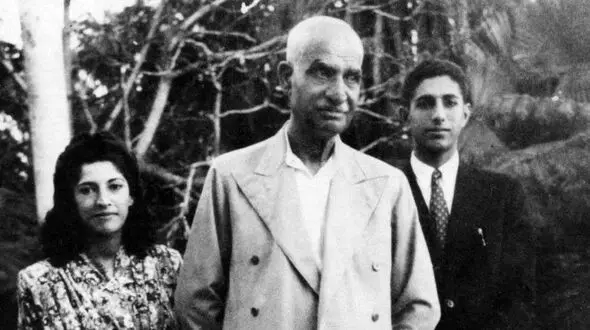 سفر به ایام قدیم سال 1321؛ رضا و شمس پهلوی تو جزیره موریس درحال گذران دوران تبعید
