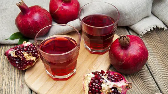 روشی ساده برای گرفتن آب انار در خانه