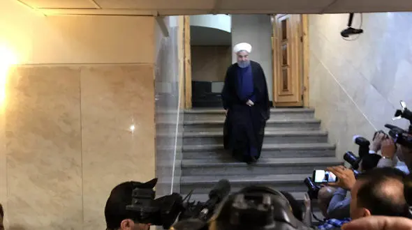 روحانی برای ثبت نام وارد وزارت کشور شد+فیلم و عکس