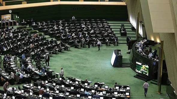 انتقاد نماینده مجلس از پاداش ۵۰۰ میلیون تومانی هیات مدیره بانک تجارت