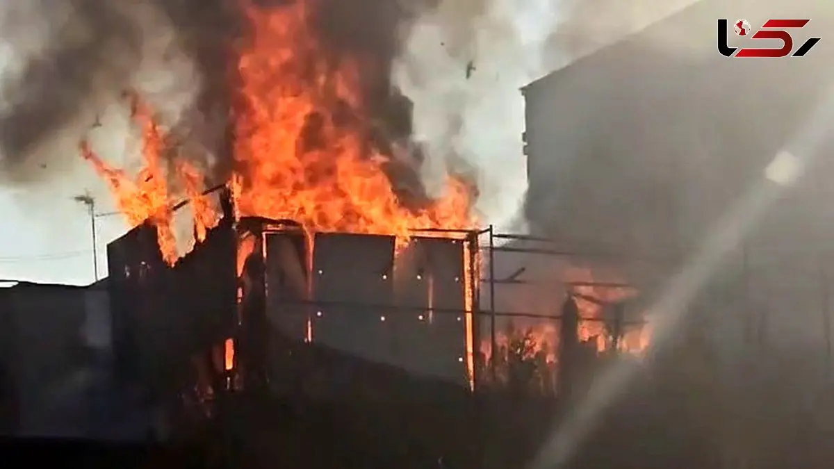 فیلم / آتش سوزی در روف گاردن فلافلی در خیابان سازمان آب