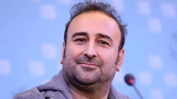 نگاهی به خونه زندگی لوکس و دلباز مهران احمدی، شکیب سریال آوای باران/ چیدمانی زیبا با مبل مشکی کلاسیک+عکس