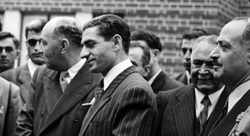 سفر به ایام قدیم؛ «محمدرضا پهلوی» در حال تست خودروی جگوار ئی-تایپ؛ سال 41