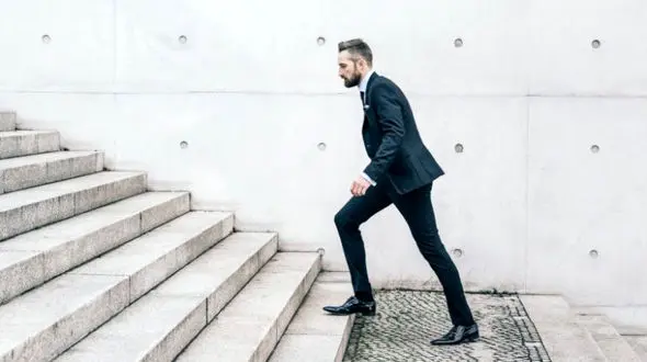 دروغ هایی که با گفتن آنها به خود، جلوی موفقیت مان را می گیریم