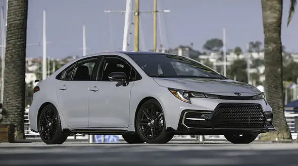 خودروهای وارداتی در مسیر گمرک/ تویوتا کرولا 2022 در راه بازار ایران