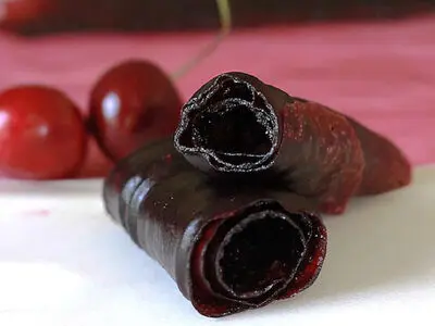 طرز تهیه لواشک گیلاس خانگی؛ میان‌ وعده‌ ای سالم و خوش‌ طعم برای تابستان