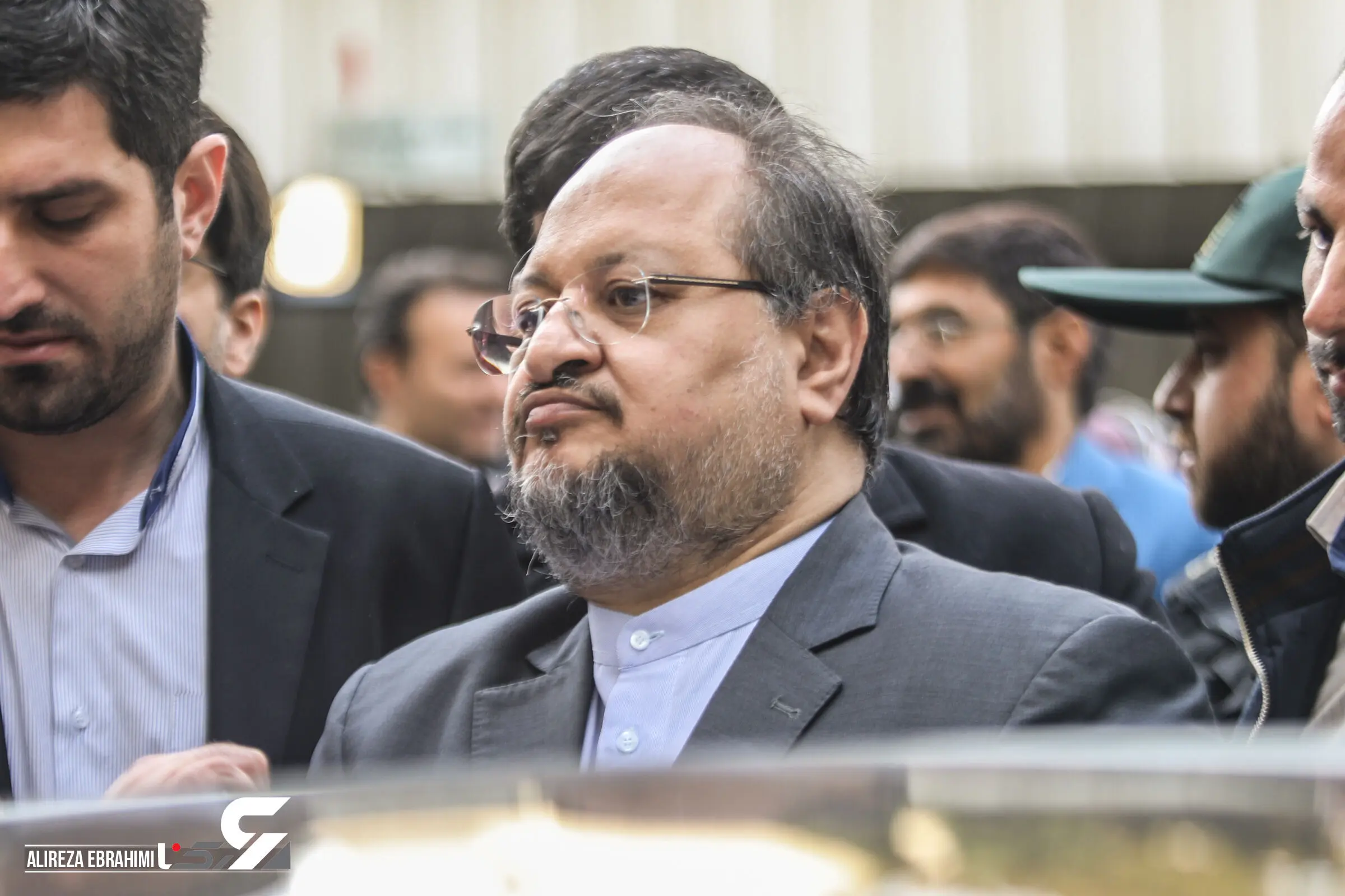 300 هزار لیتر مواد ضدعفونی در اختیار بیمارستان ها و مراکز عمومی قرار گرفت/ مراکز توزیع دارو شستا، نوروز تعطیل نیست